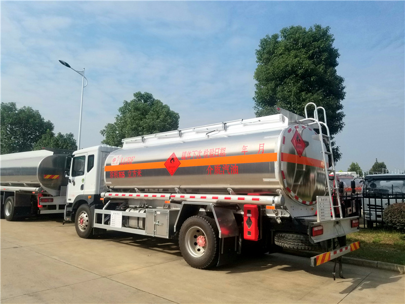 東風(fēng)多利卡D9鋁合金運(yùn)油車