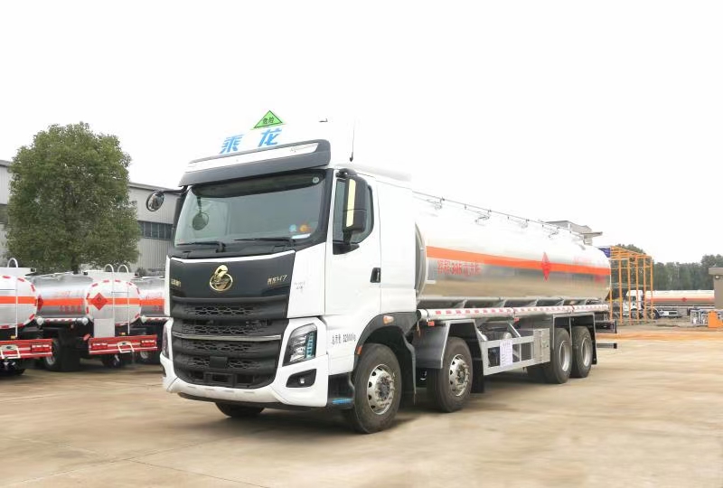 六東風柳汽乘龍30.5方鋁合金運油車