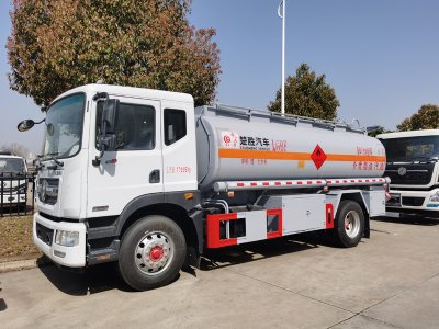 東風多利卡D9油罐車