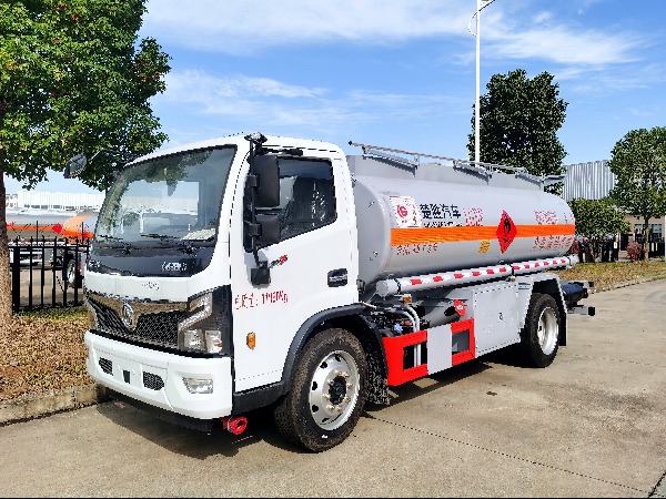 東風8噸油罐車