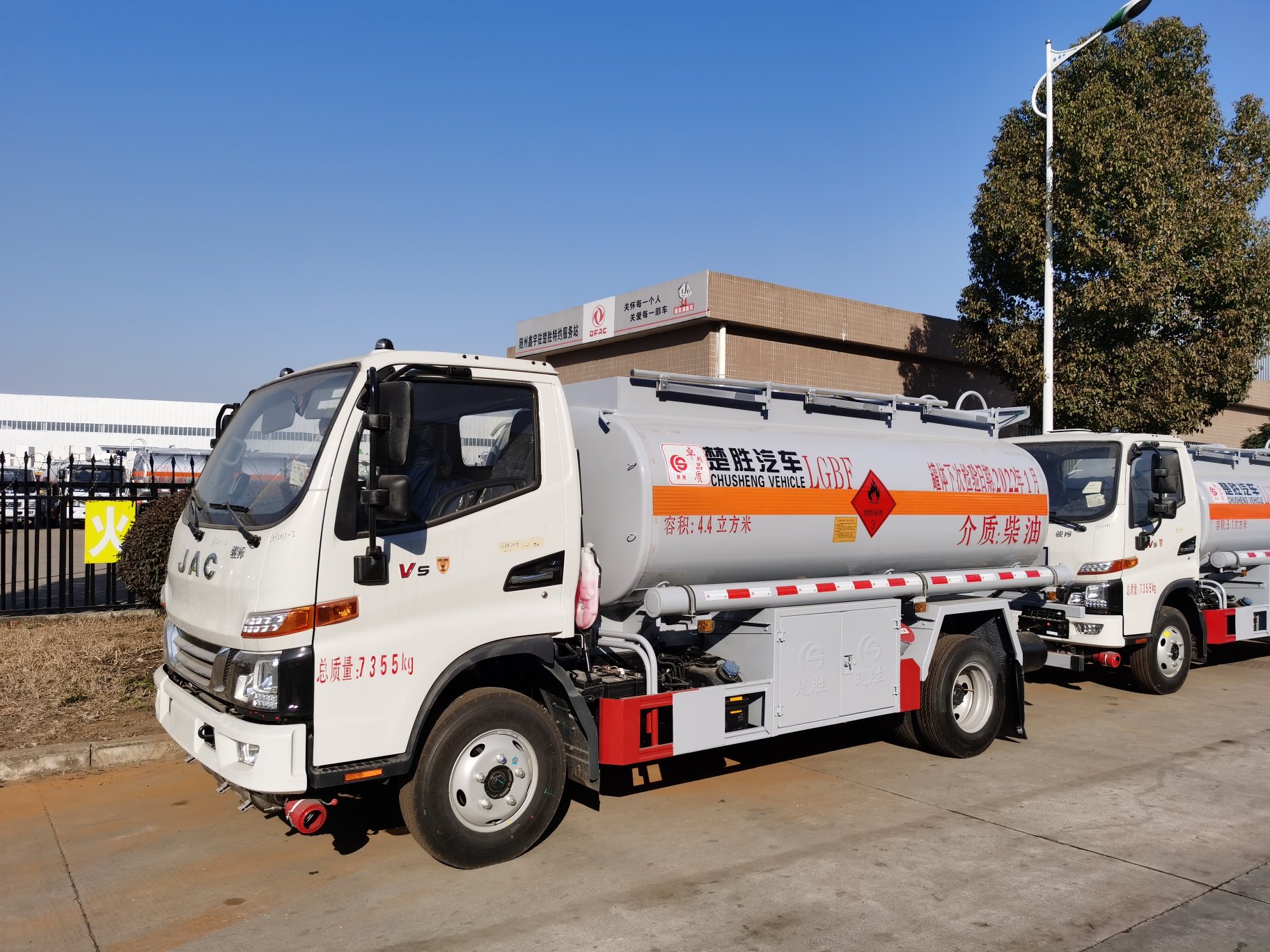 江淮5噸柴汽油介質油罐車